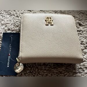 Tommy Hilfiger wallet - beige